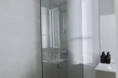 Un baño de Wonderful 2BR2BA flat overlooking Pedro Zerolo S