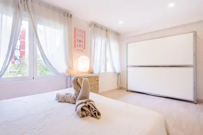 Cama o camas de una habitación en Exclusive quietness in the heart of Madrid with Public Parking, Breakfast, 2 bathrooms
