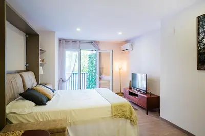 Cama o camas de una habitación en Exclusive quietness in the heart of Madrid with Public Parking, Breakfast, 2 bathrooms