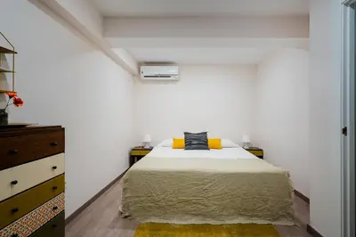 Cama o camas de una habitación en Exclusive quietness in the heart of Madrid with Public Parking, Breakfast, 2 bathrooms