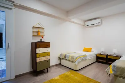 Cama o camas de una habitación en Exclusive quietness in the heart of Madrid with Public Parking, Breakfast, 2 bathrooms