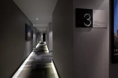 Una televisión o centro de entretenimiento en Eurostars Plaza Mayor