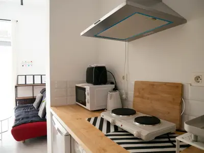 Una cocina o zona de cocina en MEZZANINE YELLOW