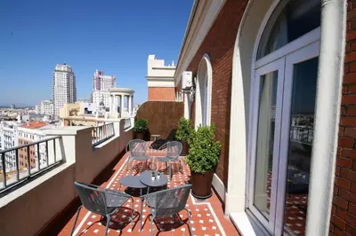 Un balcón o terraza de Ático en la Gran Vía con Terraza al Palacio Real