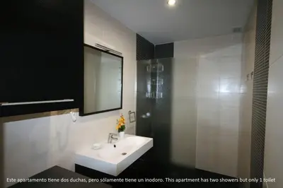Un baño de Ático en la Gran Vía con Terraza al Palacio Real