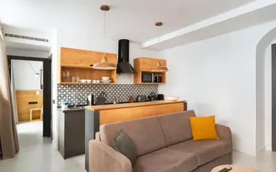 Una cocina o zona de cocina en Limehome Madrid Calle de la Madera - Digital Access