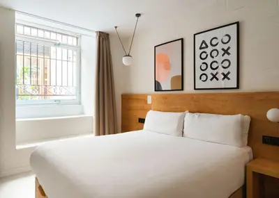 Cama o camas de una habitación en Limehome Madrid Calle de la Madera - Digital Access