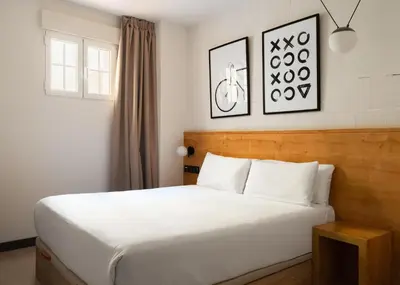 Cama o camas de una habitación en Limehome Madrid Calle de la Madera - Digital Access