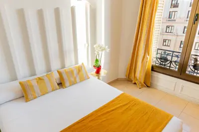 Cama o camas de una habitación en Hostal Josefina-Gran Vía
