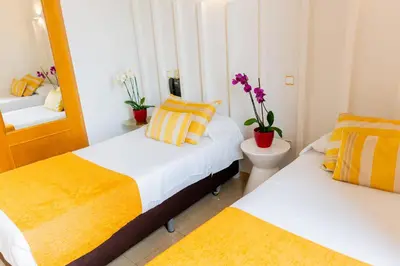 Cama o camas de una habitación en Hostal Josefina-Gran Vía