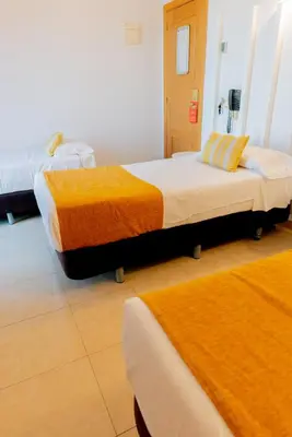 Cama o camas de una habitación en Hostal Josefina-Gran Vía