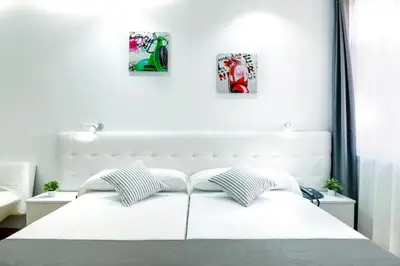 Cama o camas de una habitación en Boutique Urban Madrid Serrano