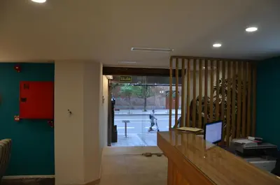 Una televisión o centro de entretenimiento en Boutique Urban Madrid Génova