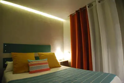 Cama o camas de una habitación en Apartamento NAO MALASAÑA - GRAN VIA