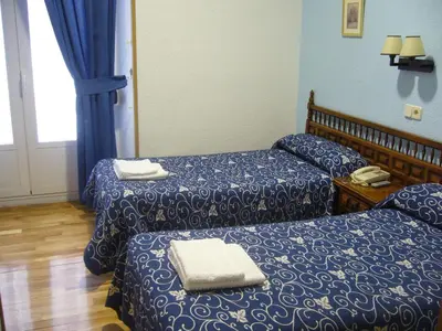 Cama o camas de una habitación en Hostal Biarritz