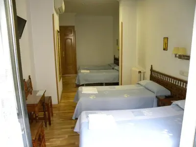 Cama o camas de una habitación en Hostal Biarritz