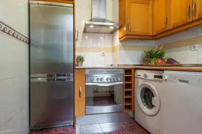 Una cocina o zona de cocina en Guernica - Estilo y Ubicación Perfecta en Embajadores