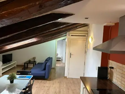 Una cocina o zona de cocina en Comodo atico en Tirso de Molina Madrid