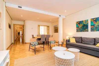Zona de estar de Velazquez Suites