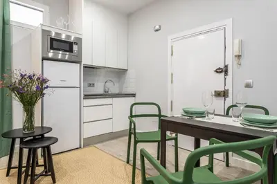 Una cocina o zona de cocina en Waou Plaza de España II - Alquiler Corta Duración