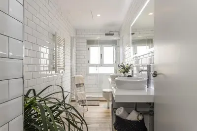 Un baño de Waou SKY OF MADRID es MIA - Corta Duración
