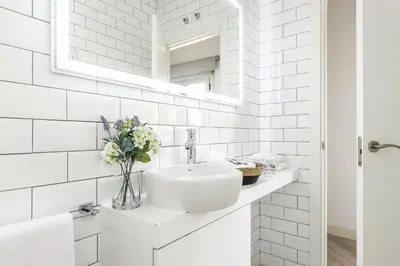 Un baño de Waou SKY OF MADRID es MIA - Corta Duración