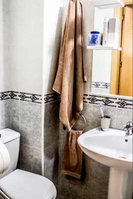 Un baño de Residencia Gómez Pardo