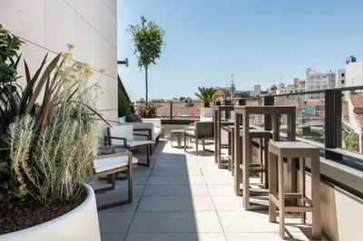Un balcón o terraza de The Garden Suites