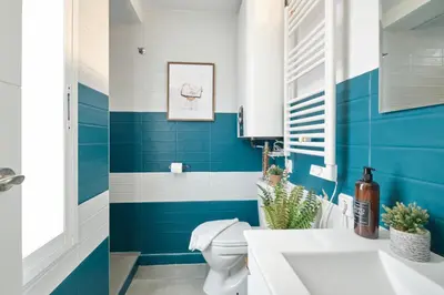 Un baño de Your BEST EXPERIENCE old Madrid CHUECA