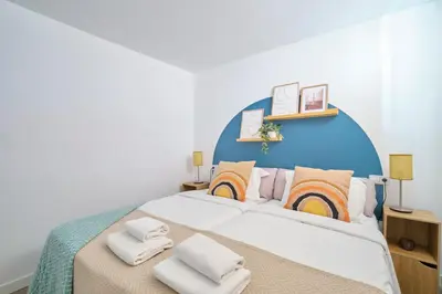 Cama o camas de una habitación en Your BEST EXPERIENCE old Madrid CHUECA