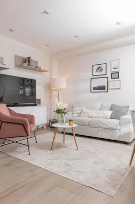 Zona de estar de Cozy 2BR Duplex - 2 min walk to Plaza Santa Ana