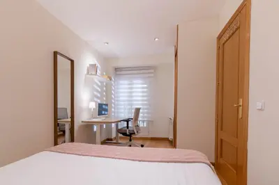 Cama o camas de una habitación en Cozy 2BR Duplex - 2 min walk to Plaza Santa Ana