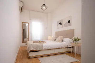 Cama o camas de una habitación en Quiet 1BR apartment in Chueca