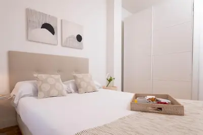 Cama o camas de una habitación en Quiet 1BR apartment in Chueca