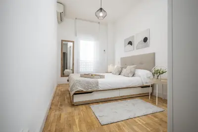 Cama o camas de una habitación en Quiet 1BR apartment in Chueca