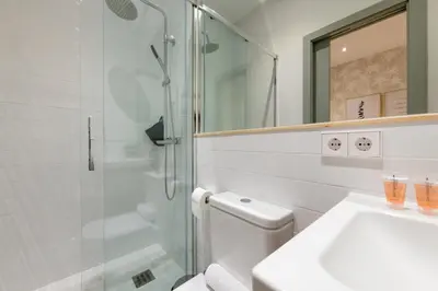 Un baño de Stylish Renewed 3min to Gran Via-2B2BT