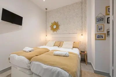 Cama o camas de una habitación en Stylish Renewed 3min to Gran Via-2B2BT