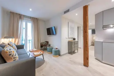Una cocina o zona de cocina en Sophisticated brand new flat in historic district