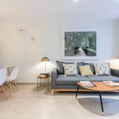 Sophisticated brand new flat in historic district