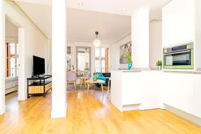 Una cocina o zona de cocina en Luxurious Apartment in Calle Atocha by Batuecas