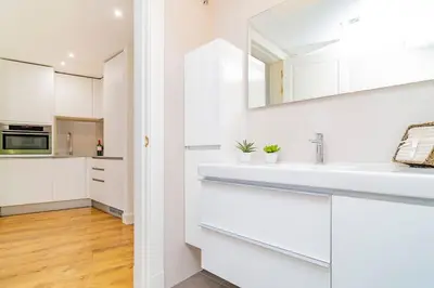 Una cocina o zona de cocina en Luxurious Apartment in Calle Atocha by Batuecas