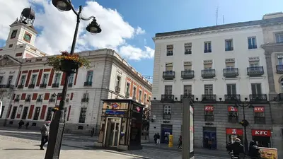 Edificio en el que se encuentra el hostal o pensión