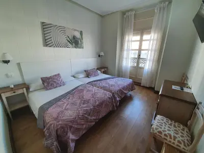 Cama o camas de una habitación en Hostal Riesco