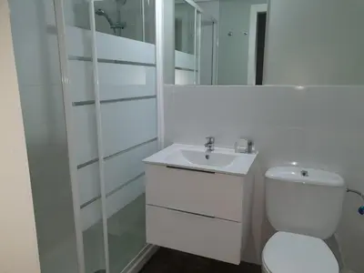 Un baño de Hostal Riesco