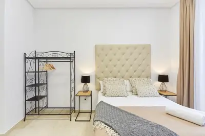 Cama o camas de una habitación en LEEWAYS APARTMENT VI in GRAN VÍA