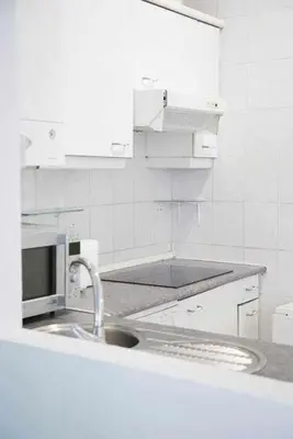 Una cocina o zona de cocina en Un Fascinante Estudio En Madrid Centro