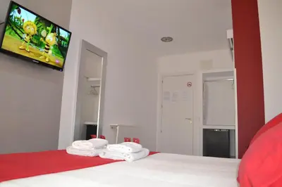 Cama o camas de una habitación en Hostal Madrid Sol