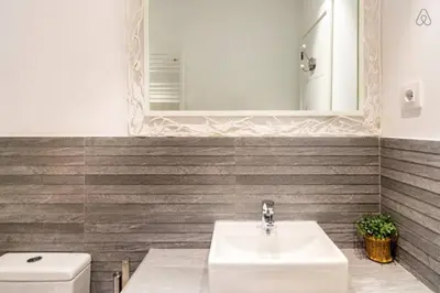 Un baño de Fantastic Apartment in Madrid Center barrio de las Letras Caixaforum