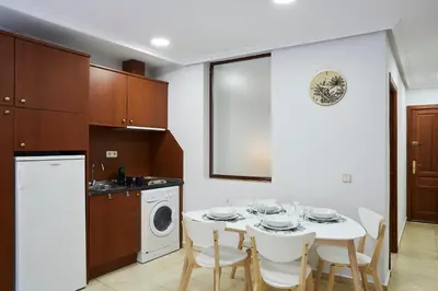 Una cocina o zona de cocina en LEEWAYS APARTMENT I in GRAN VÍA