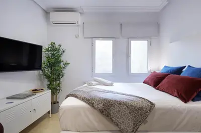 Cama o camas de una habitación en LEEWAYS APARTMENT XXII in GRAN VÍA